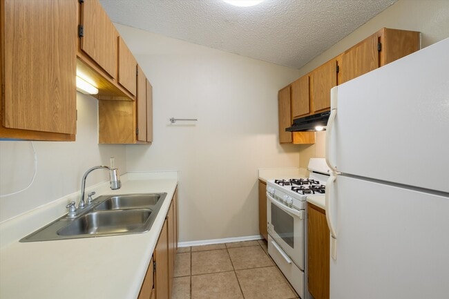 Building Photo - 638 Hood St
