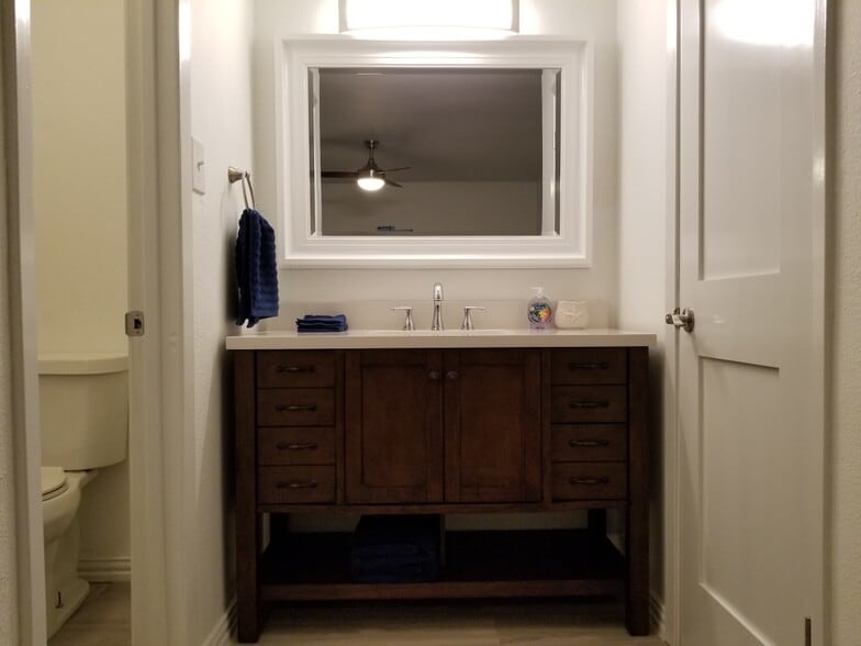 Building Photo - 6646 E Lovers Ln