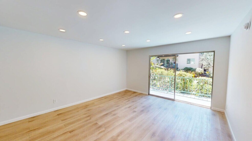 Living room - 5460 White Oak Ave