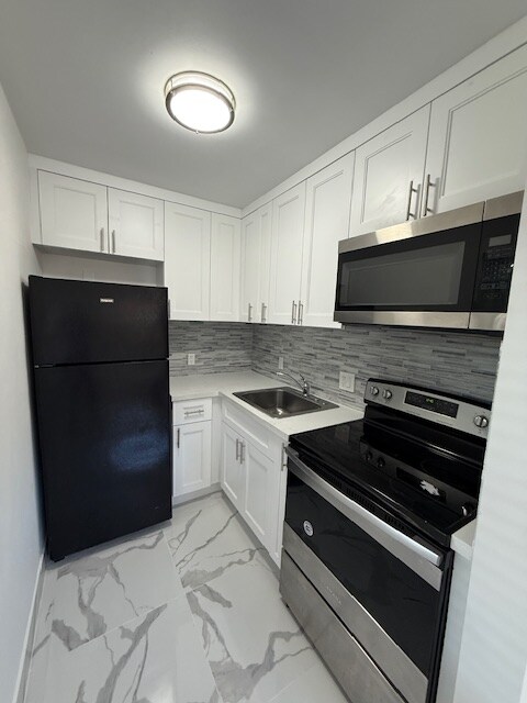 Building Photo - 5962 NW 19th St