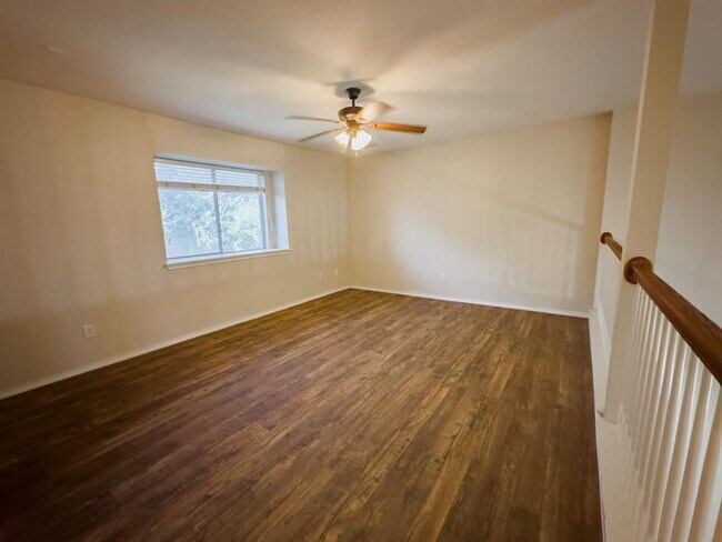 Building Photo - 320 Peanut Dr