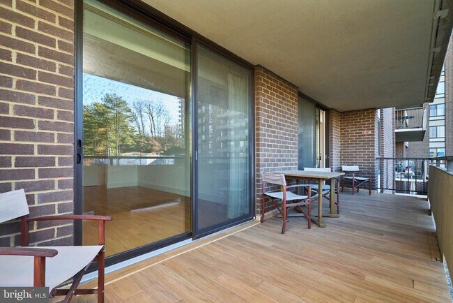 Building Photo - 1800 Old Meadow Rd