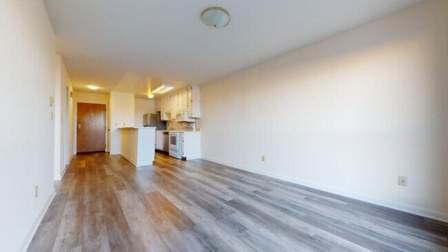 Building Photo - Charming 2BD/1BA Apartment in Prime Neighborhood with Parking