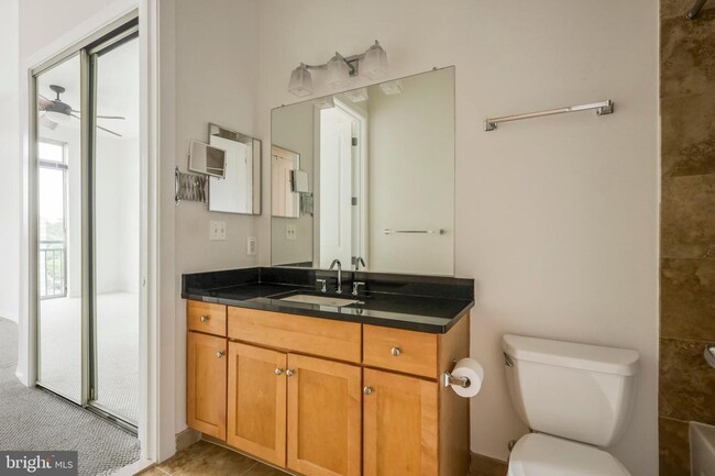 Building Photo - Welcome home to one of Arlington's most sought after neighborhoods.