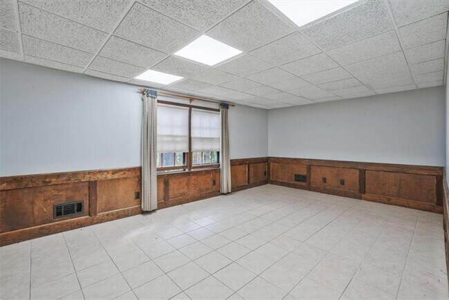 Building Photo - 5741 Wolf Laurel Dr SW