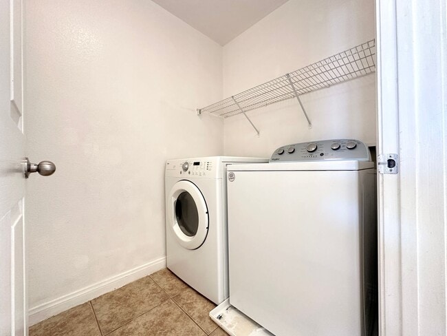 Building Photo - Sierra Valley 3 At Pinnacle Peaks