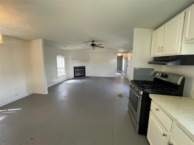 Building Photo - 747 Rd 5210