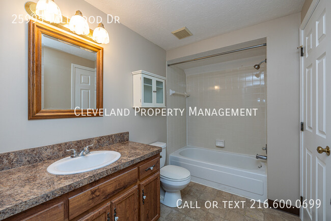 Building Photo - 25995 Tallwood Dr