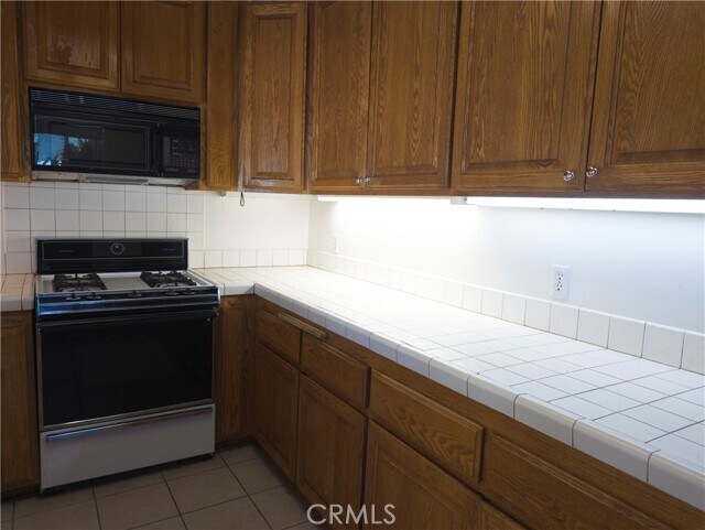 Building Photo - 5802 N Vista St