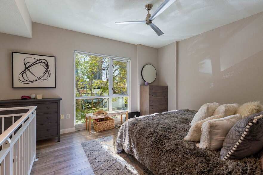 Building Photo - 1240 India St