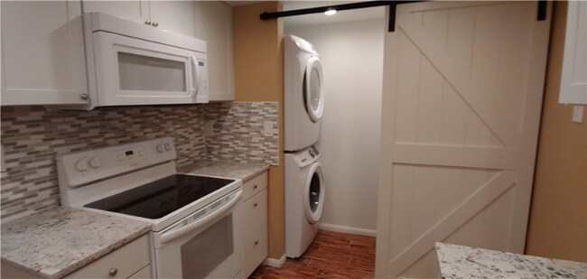 Building Photo - 333 E 300 N