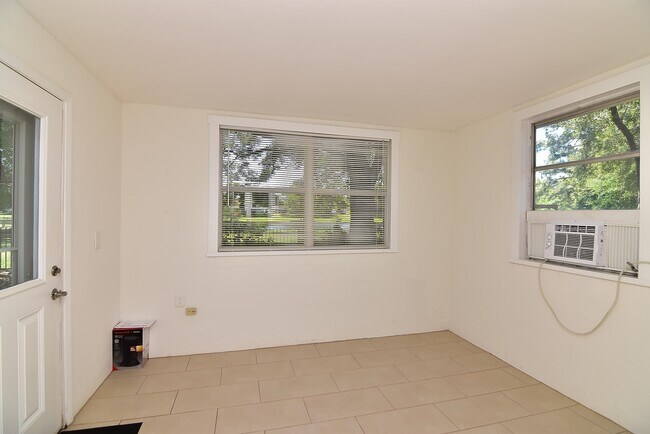 Building Photo - 919 Viscaya Blvd