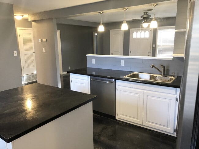 Building Photo - Stunning Home Located In Stubbs-Stewart Ne...
