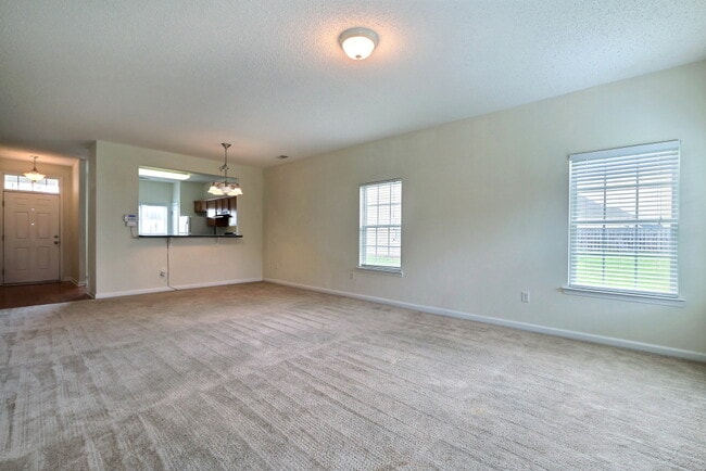 Building Photo - 3 Bedroom 2 Bathroom Live Oak - Richmond Hill