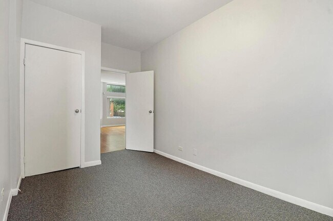 Building Photo - 4040 S Wabash St