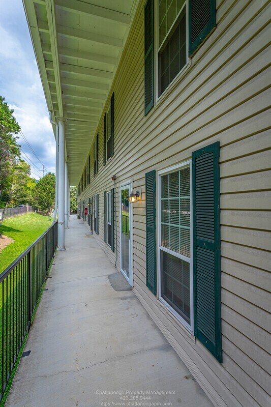 Building Photo - 900 Mountain Creek Rd