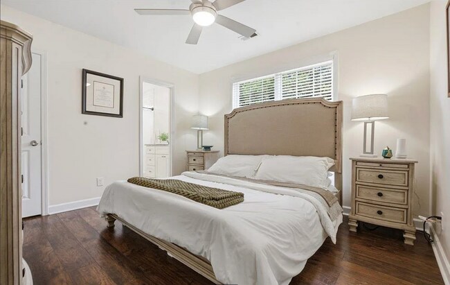 Building Photo - Contemporary Elegance Meets Greenville Convenience
