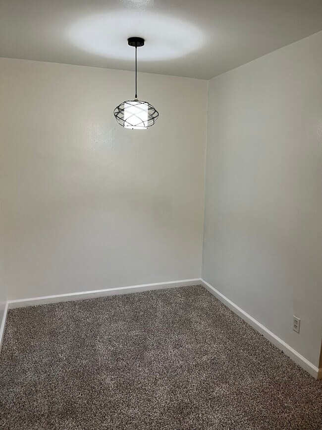 Building Photo - 539 Hadley Ave