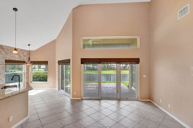 Building Photo - Amazing 4 Bedroom, 3 Bath home plus large 21'x11' loft located in Parkland Isles!