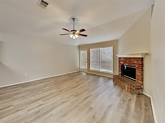 Building Photo - 705 W Colony Dr