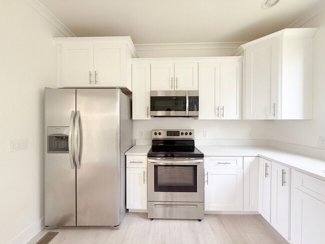 Building Photo - Pet-Friendly 3-Bedroom Home with Modern Features, Covered Deck & Bright Open Space