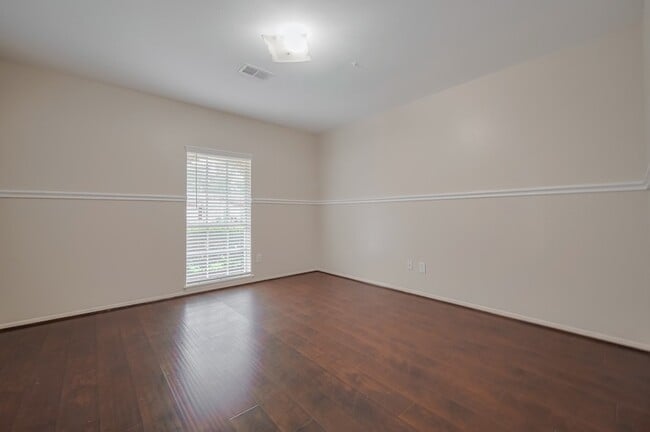Building Photo - 8119 La Roche Ln