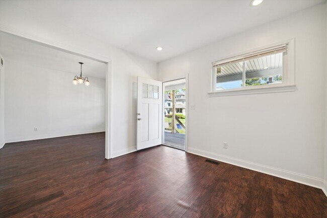 Building Photo - $1,675 - Spacious 3 Bedroom in North End