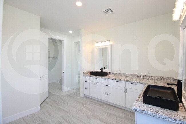 Building Photo - 22536 W Huntington Dr