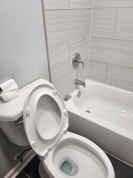 Building Photo - 2855 Foxlair Trl