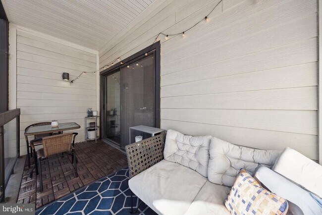 Building Photo - 1020 N Stafford St