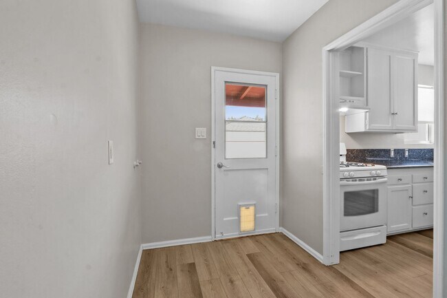 Building Photo - 14876 Dalman St