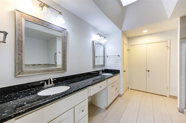 Building Photo - 12625 Memorial Dr