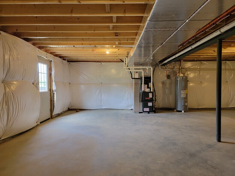 Building Photo - 122 Robert Cir