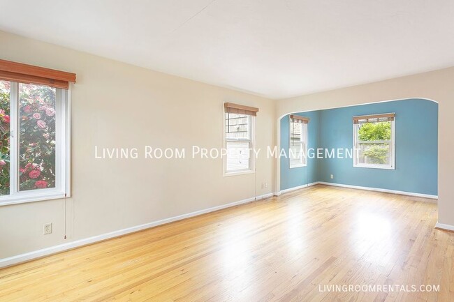 Building Photo - 3231 NE Alberta St