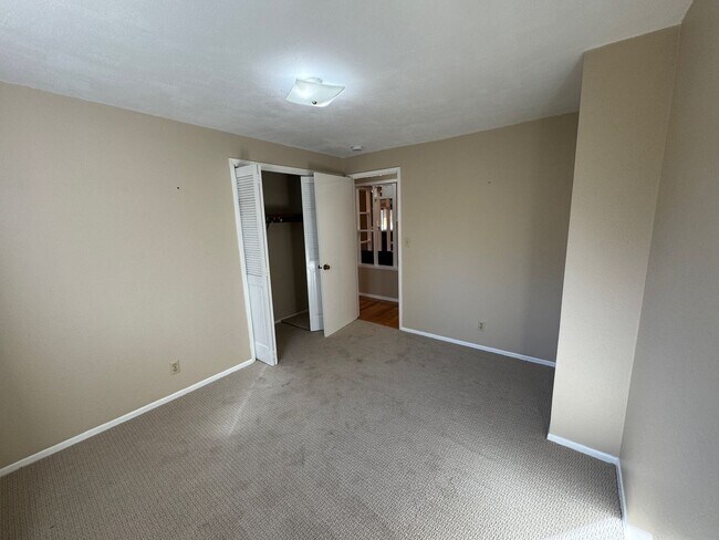 Building Photo - 3 Bed 2 Bath Home