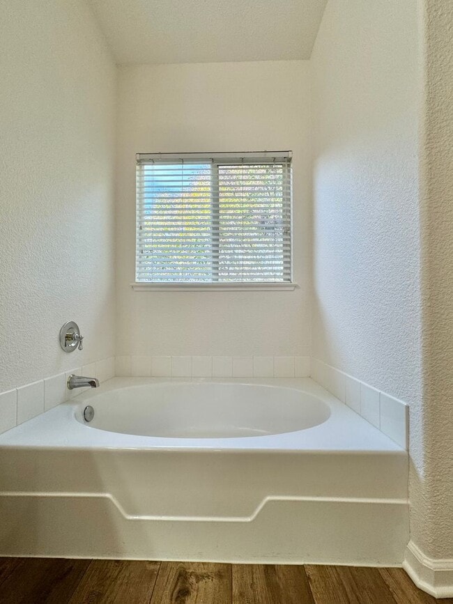 Building Photo - TENTATIVELY RENTED 3 Bedrooms, 2 1/2 Bathrooms, Serene Napa Setting