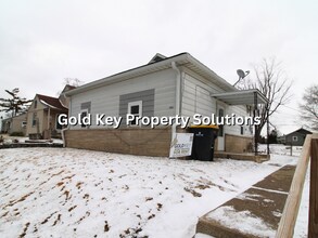 Building Photo - Updated 2 Bed 1 Bath Home For Rent (Section 8 Approved)