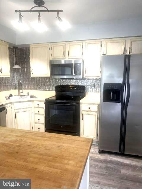 Building Photo - 6338 Towncrest Ct