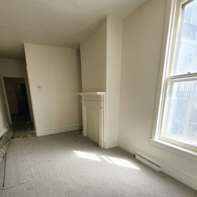 Building Photo - 86 E Franklin St