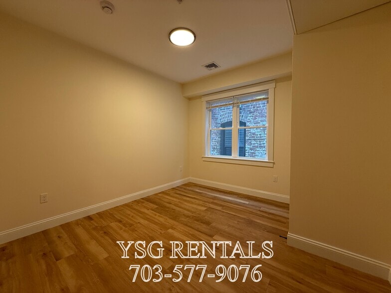 Building Photo - 14 Dorr St