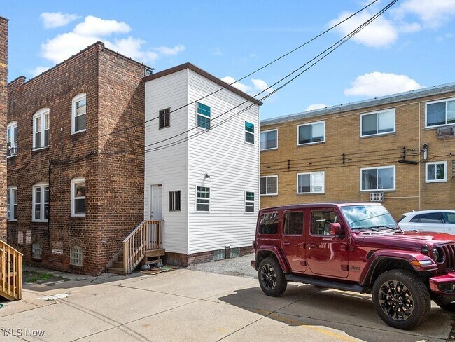 Building Photo - 16201 Madison Ave