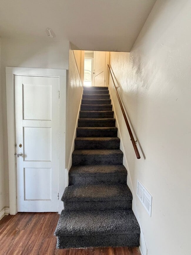 Building Photo - 1440 Smith St