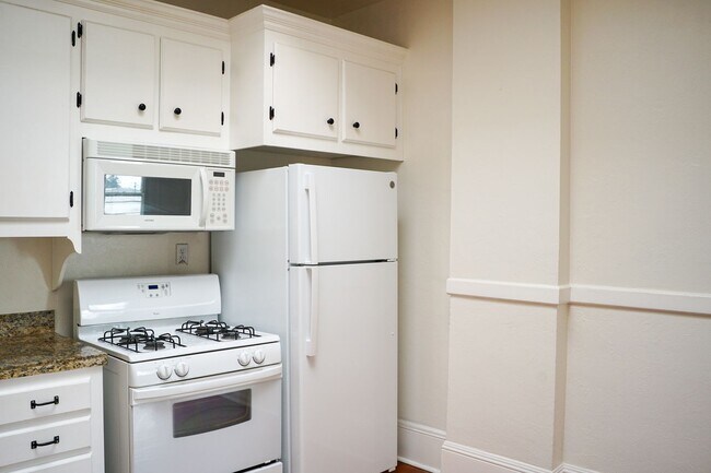 Building Photo - 1008 N Killingsworth St