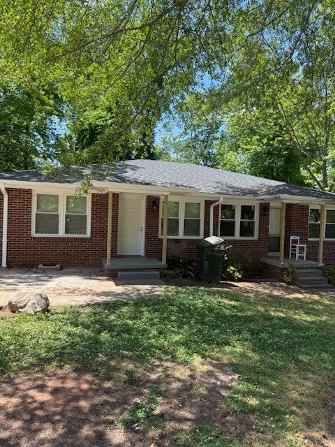 Building Photo - 111 White Oak Dr