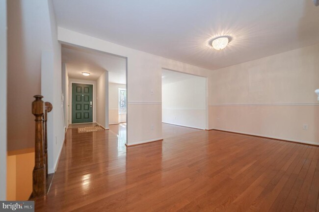 Building Photo - 5725 Walnut Wood Ln