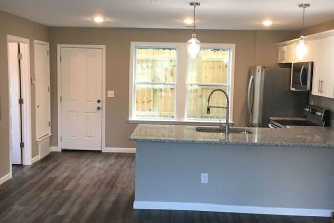 Building Photo - Your Winter Shared Housing Solution – Comfort, Convenience, and Savings!