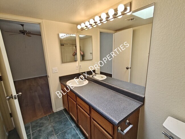 Building Photo - 2415 W Calle Retana