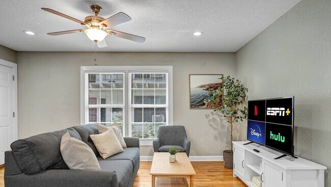 Building Photo - Charming 2-bedroom, 1-bathroom apartment!