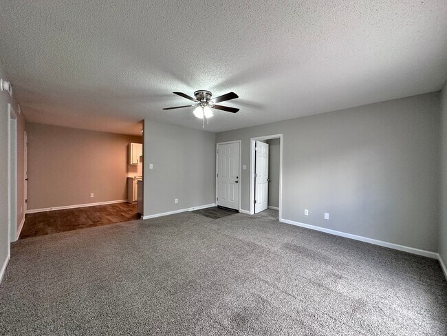 Building Photo - Now Leasing: 2 Bedroom Apartment in Maryvi...