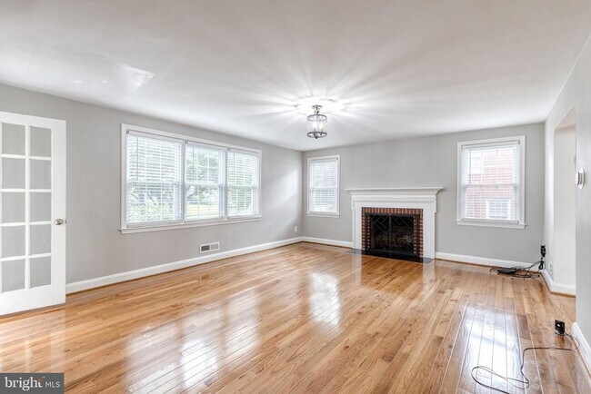 Building Photo - 1517 Dellsway Rd